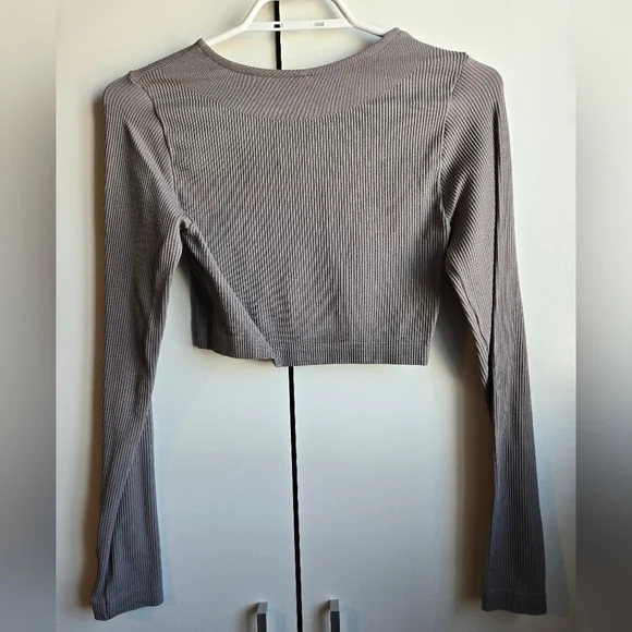 Women's Ribbed Long Sleeve Crop Top - Picture 2 of 2